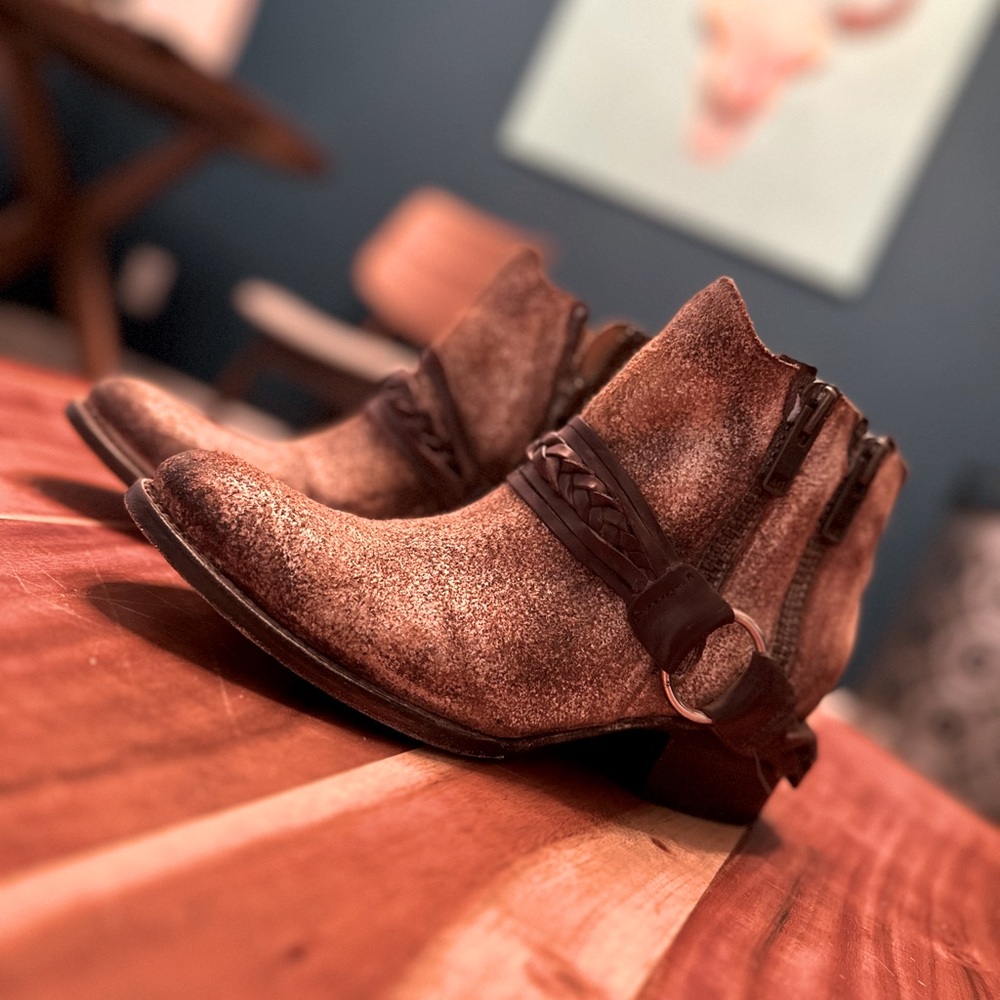 Freebird by Steven Clash Western Distressed Leather Rusty  Ankle Boot, Size 9 - Picture 4 of 9